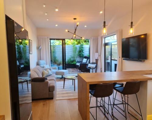 Villa Oaktree House