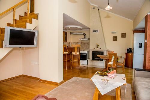 Apartamento Spacious & Sunny Maisonette W/ Terrace Near Centre