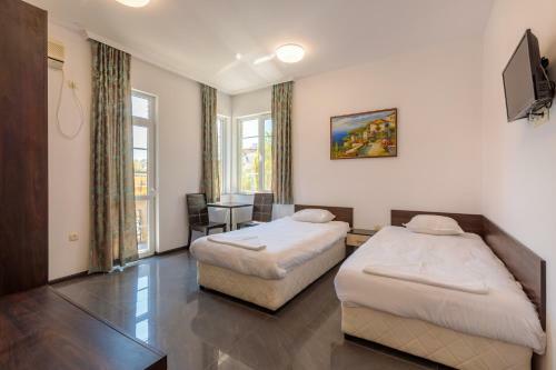 Hostal Seaside Guest Rooms