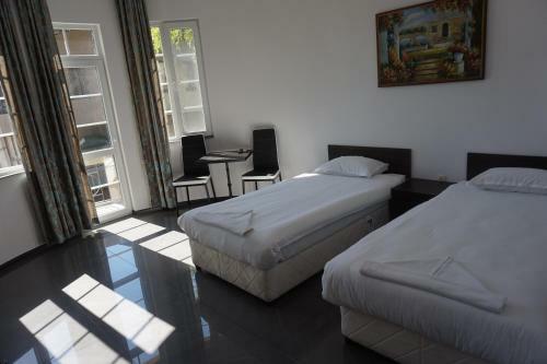 Hostal Seaside Guest Rooms
