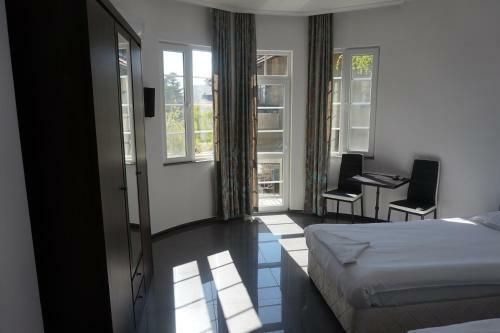 Hostal Seaside Guest Rooms
