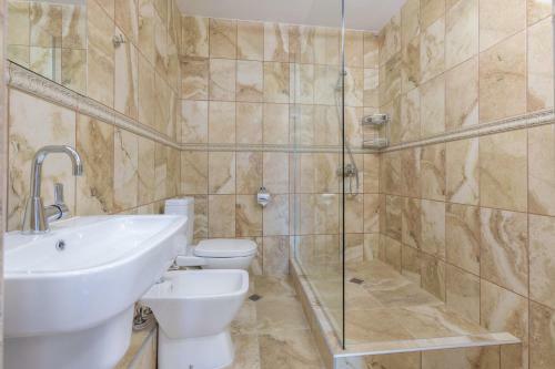 Hostal Seaside Guest Rooms