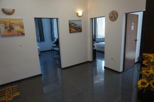 Hostal Seaside Guest Rooms