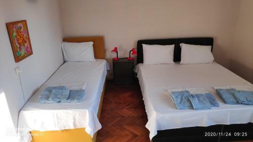 Unique Location Apartment With Parking