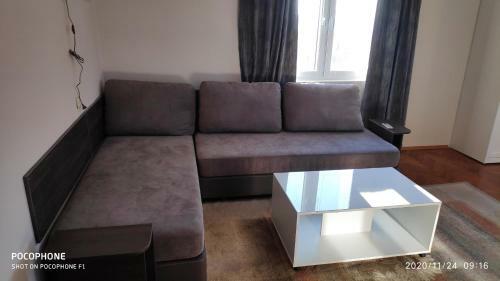 Unique Location Apartment With Parking