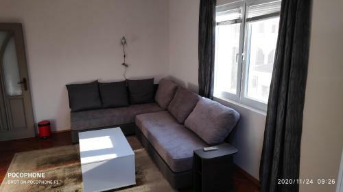 Unique Location Apartment With Parking
