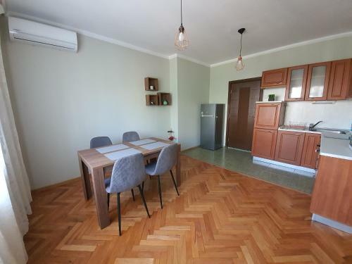 Danny Apartment