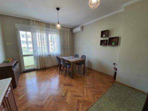 Danny Apartment