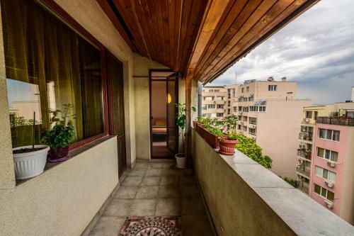 Buda High Steps Sunny Apartment - 5min To Beach