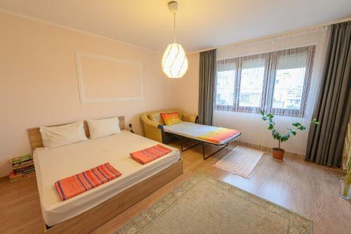 Buda High Steps Sunny Apartment - 5min To Beach