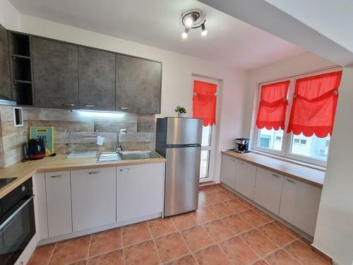 Flora - Beautiful *new* Apartment To The Beach