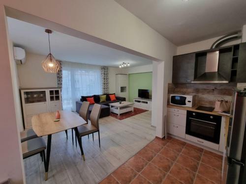 Flora - Beautiful *new* Apartment To The Beach