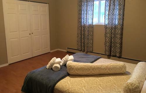Rainbow Row - Two Private Units In Complex, Near Mendenhall Glacier, Trails, And Conveniences!