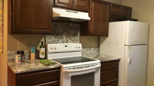 Rainbow Row - Two Private Units In Complex, Near Mendenhall Glacier, Trails, And Conveniences!