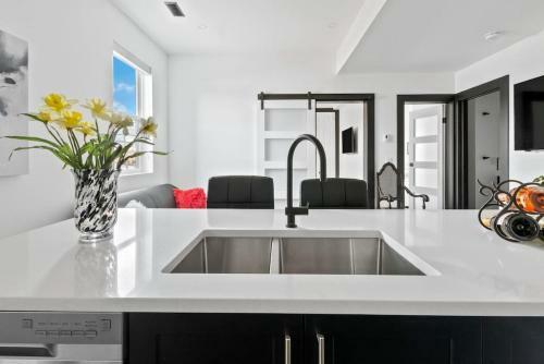 Secluded Simcoe St Treasure