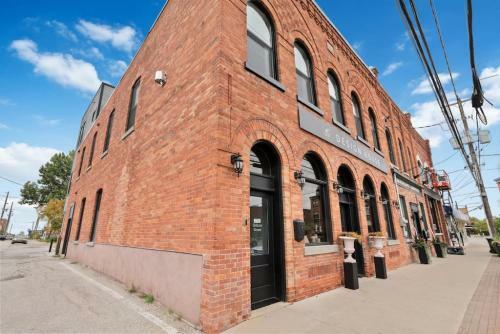 Secluded Simcoe St Treasure
