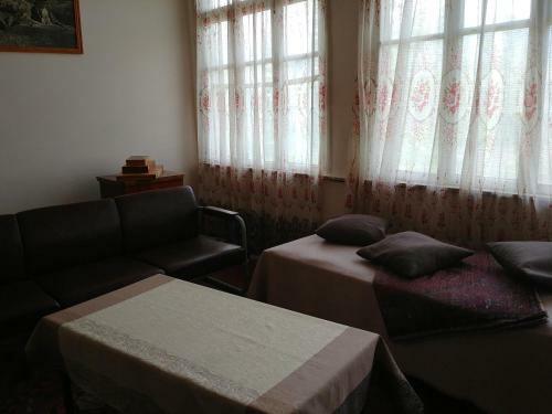 Hostal Tatev Guest House