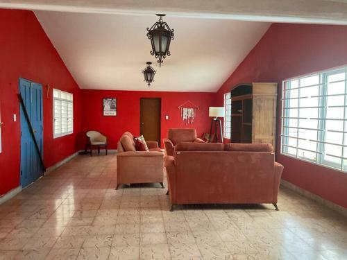 La Casa Amarilla