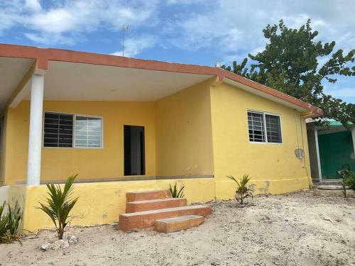 La Casa Amarilla