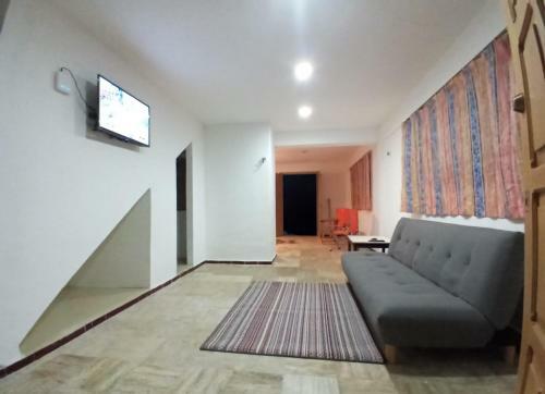 Cute Refurbished Beachfront House, Private Paradise For A Couple