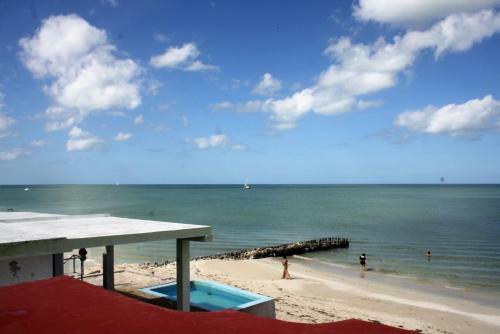 Cute Refurbished Beachfront House, Private Paradise For A Couple