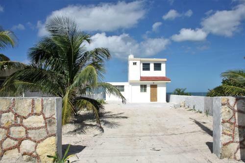 Cute Refurbished Beachfront House, Private Paradise For A Couple