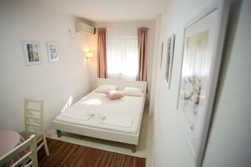 Hostal Guesthouse Aurora