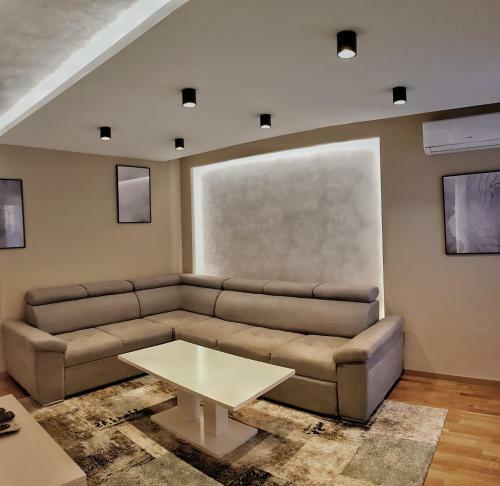 Sun Valley Apartments