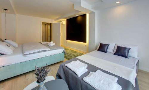 Emerald Apartment