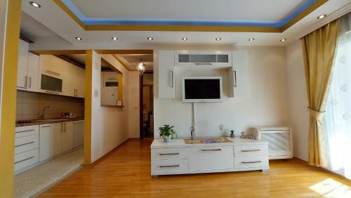 Queen's Apartman And Free Garage Parking