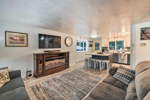 Inviting Juneau Home - Walk To Glacier Trails