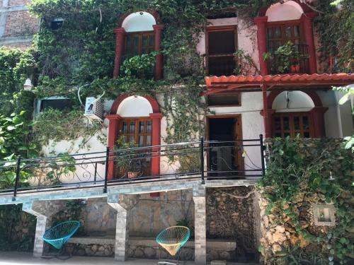 Hotel Yaxch�