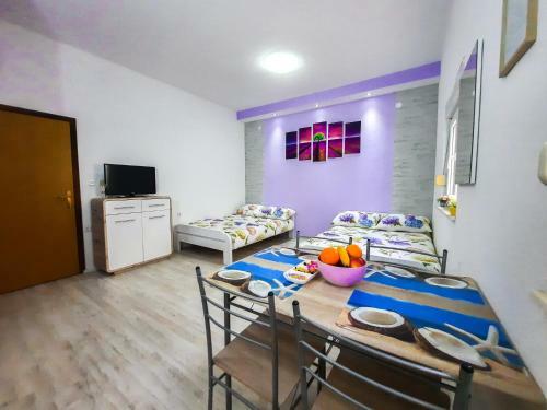 Villa Holiday Home With 4 Studio Apartments