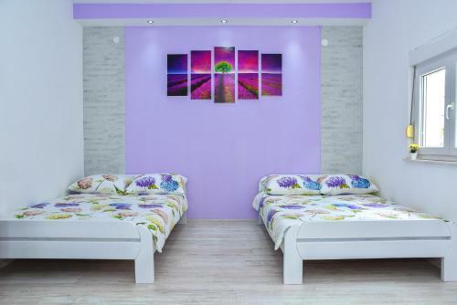 Villa Holiday Home With 4 Studio Apartments