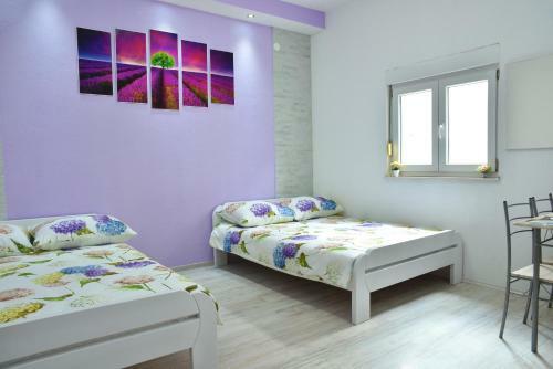 Villa Holiday Home With 4 Studio Apartments