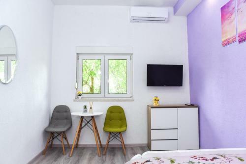 Villa Holiday Home With 4 Studio Apartments