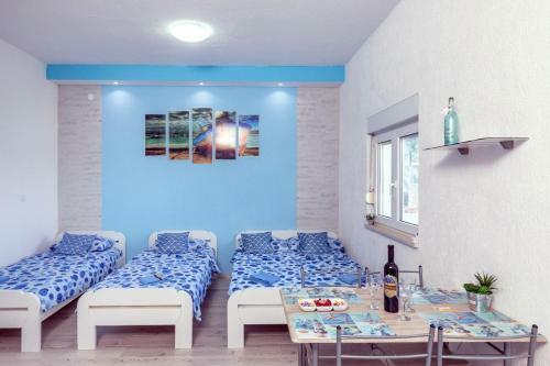 Villa Holiday Home With 4 Studio Apartments