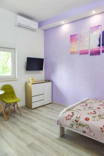 Villa Holiday Home With 4 Studio Apartments