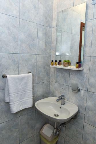 Villa Holiday Home With 4 Studio Apartments