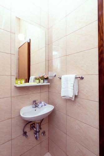 Villa Holiday Home With 4 Studio Apartments