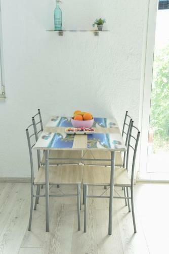 Villa Holiday Home With 4 Studio Apartments