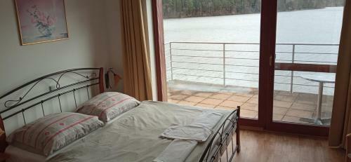 Hostal Penzion Ratm�r�k A Vin�rna U Raka
