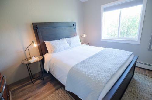 Motel Colony Suites