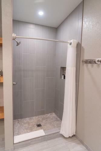 Motel Colony Suites