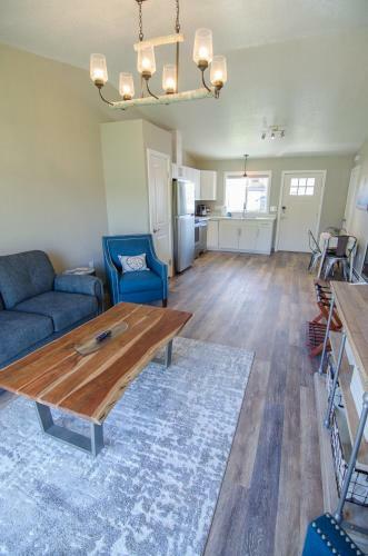Motel Colony Suites