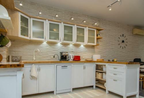 Apartamento Lovely 3bd Flat With Parking And Sea View