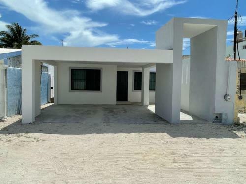 Casa Con Piscina En Chixchulub A 100 M de La Playa