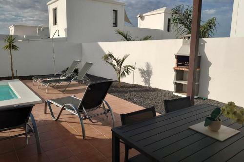 Modern Villa In Playa Blanca With Private Pool