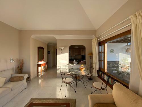 Villa Isa Sea Views