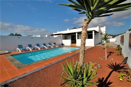 Villa Con Piscina Climatizada El Cobre 22